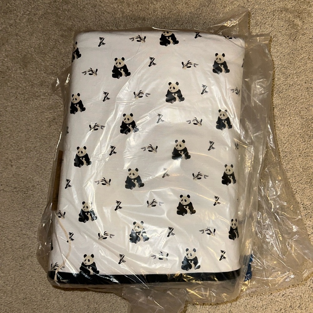 NIB Kyte Baby B&W Panda Toddler Blanket